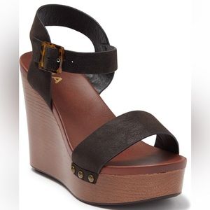 Brand New! Never worn! Mia Platform Wedge